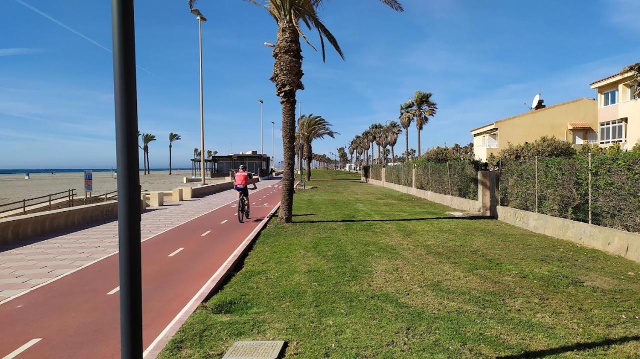Atractivo Apartamento En La Playa Con Parking Roquetas de Mar Eksteriør bilde